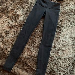 - Excellent condition Lululemon leggings -